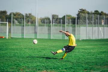 比阿隆索更强！利物浦官宣 0 冠少帅，豪砸重金补强 5 大位置｜欧亿体育首页（配图示意）